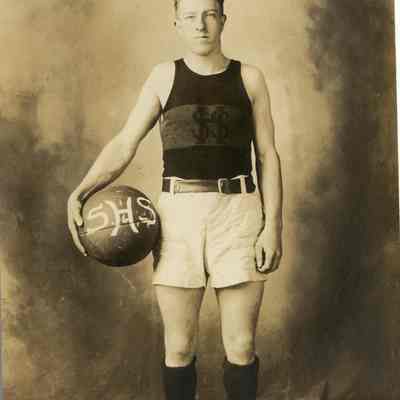 BB-SHSBasketballPlayer-AlbertTill.jpg 159KB