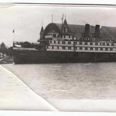 RochesterSteamer.jpg 392KB: docked by the Big Pavilion