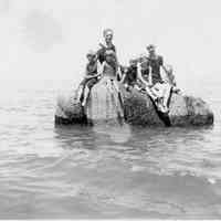          Family on Lost Rock1922.jpg
   