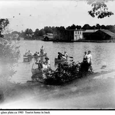 Canoes_glass_plate.jpg 1.1MB: Digital file at 2021.72.02