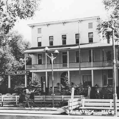 BB-pc-HotelButler.JPG 497KB: circa 1944, shuffleboard court , B-403