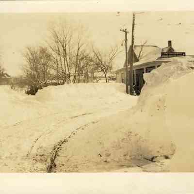 CWPC-0416InterurbanWinter1910-1911.JPG 166KB: Interurban station obscured by deep snow, 1910 1911