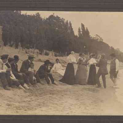 HH-OnTheBeach.jpg 658KB