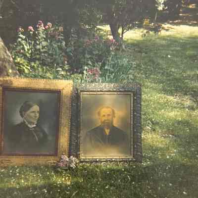 This photo of the pictures is in the accession folder
