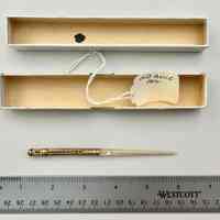 Dip pen handle and box