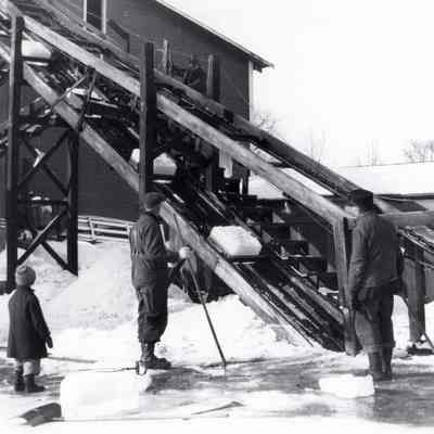 95-18-1D_Ice_Cutting.jpg 682KB