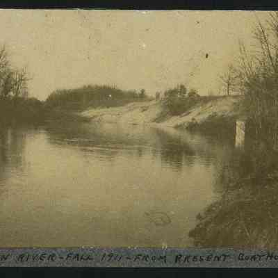 MRT-Fall1911-DownRiverFrmBoatHouseSite.JPG 238KB