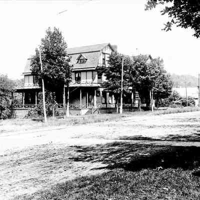 LeiendeckersCa1908.jpg 1.6KB: soon after 2nd gable added