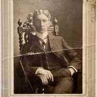          89-1-115 b Edwin House cabinet card 1899 front
   