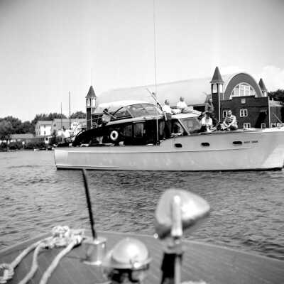 591 0/1	Saugatuck - cruisers Sans Souci going by Pavilion, from west bank