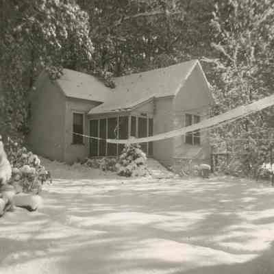 Winter_cottage-24.jpg: Digital image from Jane Van Dis collection  - Digital file on Jack Sheridan Drive 2021.72.02