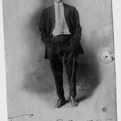 89-1-225_A_Frank_Sewers.jpg 477KB: Frank Sewers