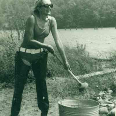 Martha aka Mar washing.jpg 761MB