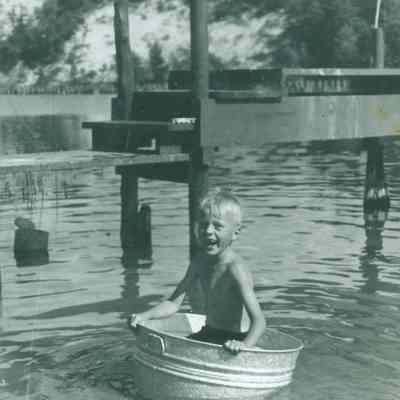 Norm in tub.jpg 328KB