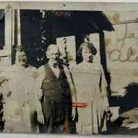 Jake Aliber and two nieces