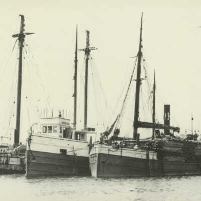 same image at https://www.nemoha.org/2903102/image/2226787: from the Saugatuck Maritime Museum on the Alpena County George N. Fletcher Public Library 10.5 MB