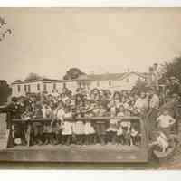          Old_Ferry.jpg 740MB; school group on the Saugatuck Old Ferry
   