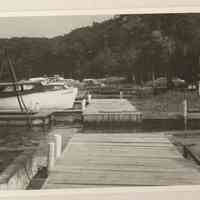          ES40000-DockBehindElbowRoom.JPG 363KB; Docks behind Elbow Room (Clover's Landing)
   