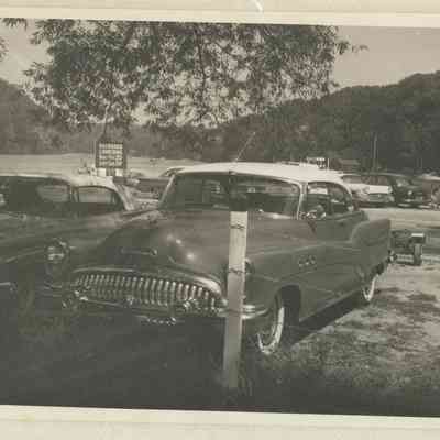 ES40006.JPG 388KB: Docks behind Elbow Room (Clover's Landing)