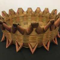          Round basket
   