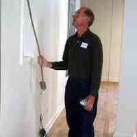          17--Dean Dornan ringing bell.JPG 29KB
   