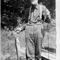          89-1-193_A_Ed_Rastall_with_fish.jpg 250KB; Ed Rastall
   