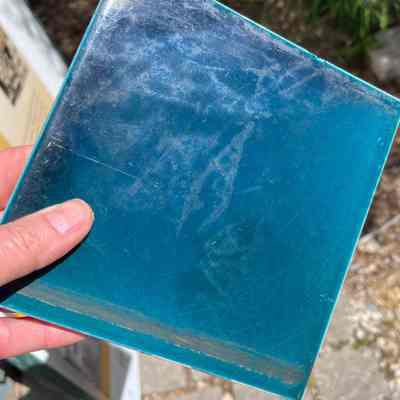One of the two blue tiles in daylight.