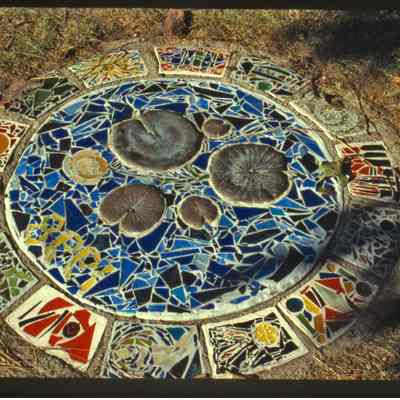 ArtPlate.jpg 2MB: Grave for year 1998 with lily pads and glass mosiac