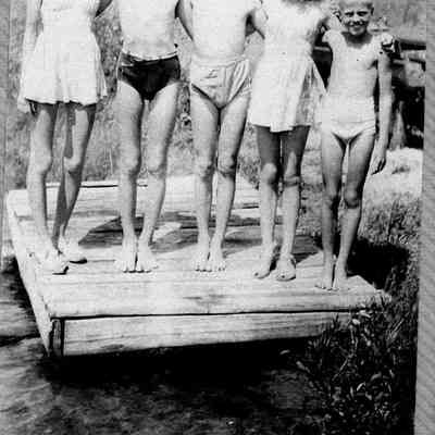 Deam_children_1942.jpg 622KB: 1942 Carol & Dick Soderberg, Ed, Mar, & Norm Deam