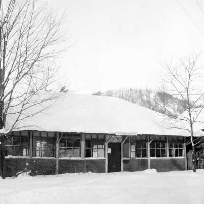 294 0/1	Ox-Bow - Buildings Studio, winter - a294.jpg 2.2MB: Ox-Bow Summer School of Painting gallery studio ox-bow classes snow