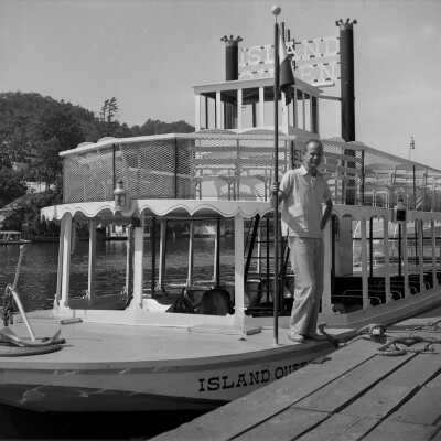 Dick Hoffman with Island Queen.: HoffmanIslandQueen
