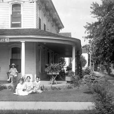 ca 1920: White House from west