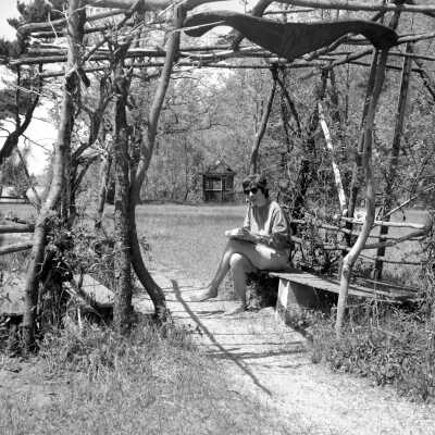 292 0/2	Ox-Bow - People	1961	Rupprecht girl in arbor: Betsy Rupprecht