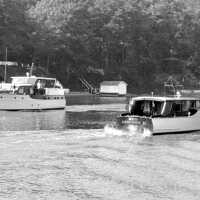          574 0/1	Saugatuck - cruisers	6/1949	Two cruisers passing in river
   