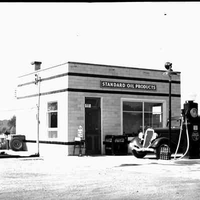 Millar_gas_ca_1940.jpg 273KB: Digital file on Jack Sheridan Drive 2021.72.02