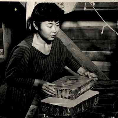 lithography_.jpg 732KB: preparing lithographic stones
