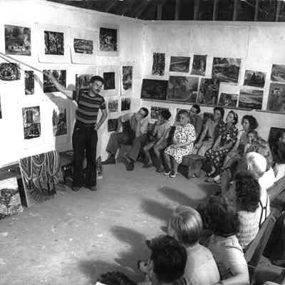031 Critique with Dan Lutz.jpg 3MB: Dan Lutz pointing at a student work with stick