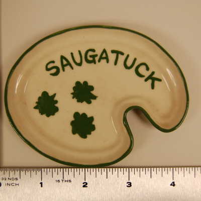 Palette-shaped dish
