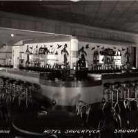 Old Crow Bar at Hotel Saugautck