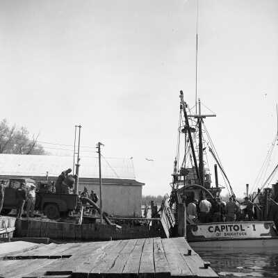 simmons-350-1-FishPump1961: Capitol 1 or Capitol I