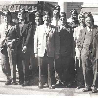Shriners in front of the Maplewood Hotel