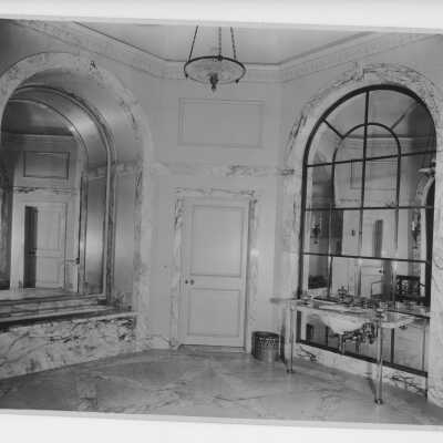 Hammond Mansion - Marble Bathroom with Shaving Table and Bathtub