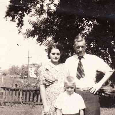Walter Whetzel [1910-1999] and Olive Blanch (Byers) Whetzel [1914-1988] family