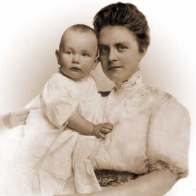 Delesta (Fury) Toothman holding her son Kenneth R. Toothman