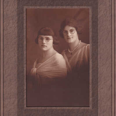 [Left-Right]: Sarah "Sadie" (Watson) Brown [1903-1980] and Harriet "Hattie" (Watson) (Newell) (Willard) McVay [1898-1985]