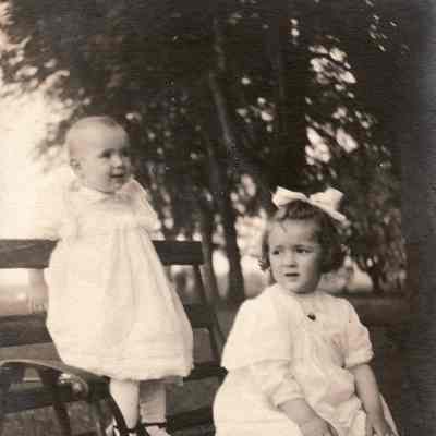 Elizabeth Nan (Hewitt) Jones [1905-1994] and Ruth Georgene (Hewitt) Herriott [1903-1986]