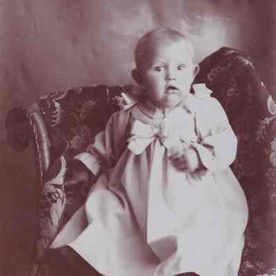 Vance-McFarland Album 04, Photo 13 - Myrtle Ruth Vance [1899-1901]