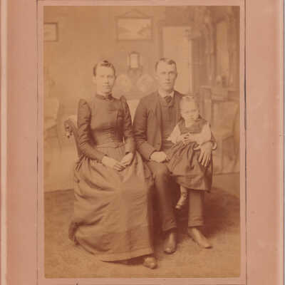 John Milton Ammons and Minerva (Moredock) Ammons family