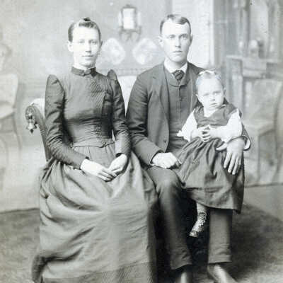 John Milton Ammons and Minerva (Moredock) Ammons family