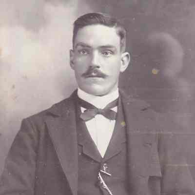 Vance-McFarland Album 04, Photo 01 - Daniel Webster Brewer [1870-1938]